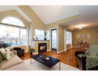 Photo 1: 403 1623 East 2nd Avenue in Commercial Drive: Home for sale