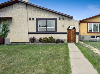 Photo 2: 139 Bergen Crescent NW in Calgary: Beddington Heights Semi Detached (Half Duplex) for sale : MLS®# A2054279