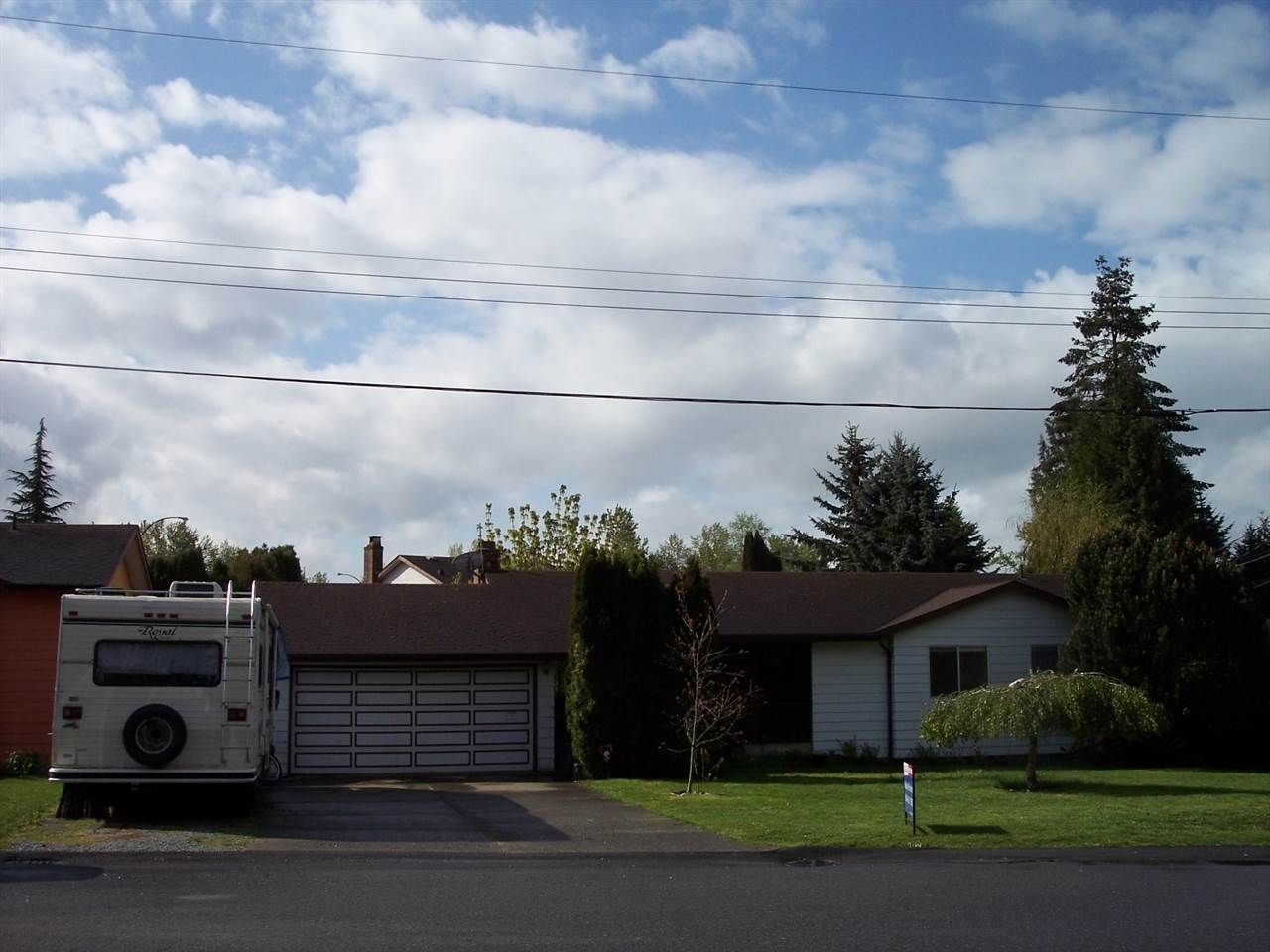 Main Photo: 31506 MONTE VISTA Crescent in Abbotsford: Abbotsford West House for sale : MLS®# R2057754