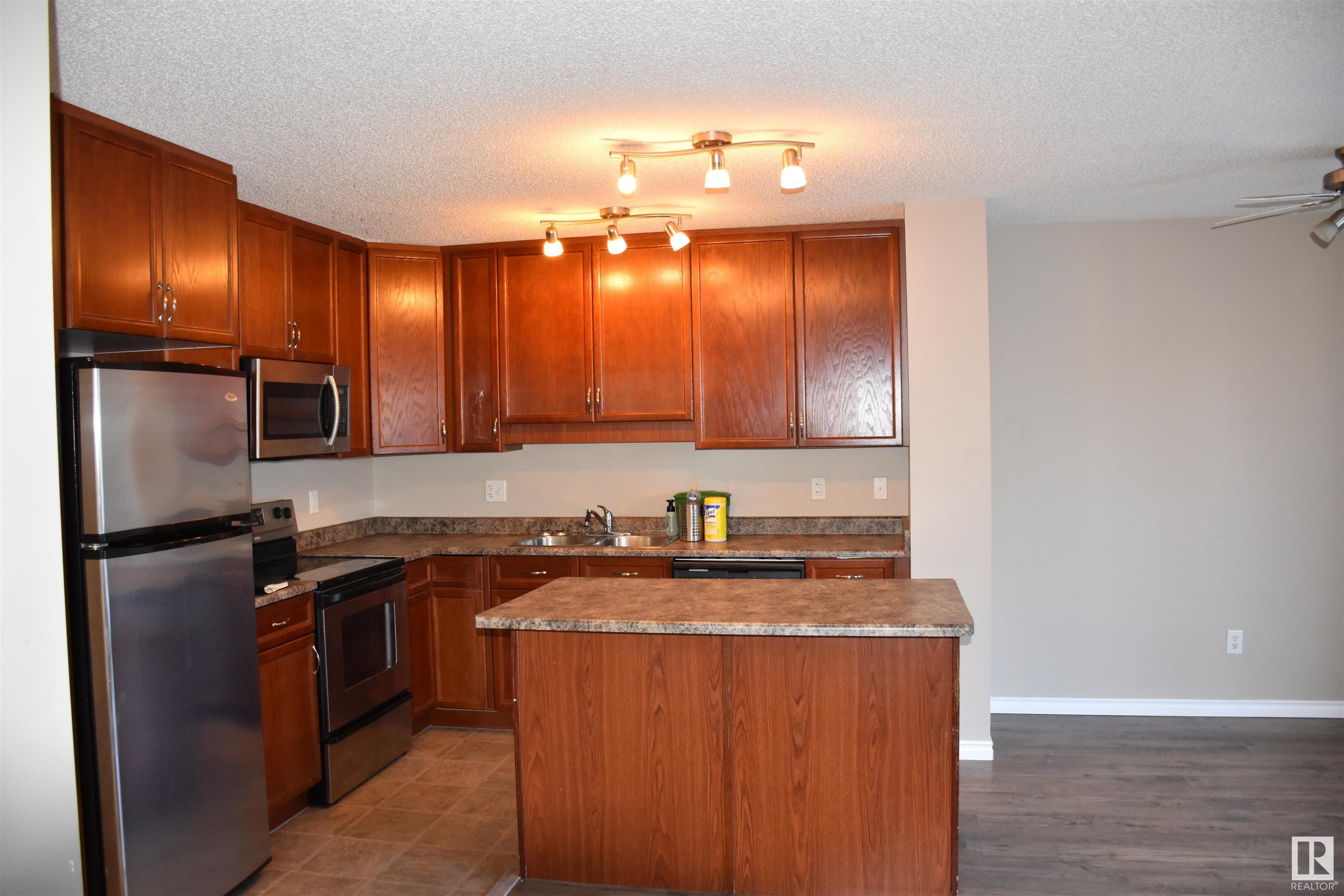 Main Photo: 24 6304 SANDIN Way in Edmonton: Zone 14 House Half Duplex for sale : MLS®# E4333359