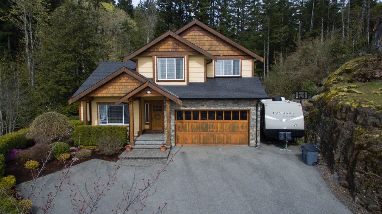 Main Photo: 630 Granrose Terrace in Victoria: Co Latoria House for sale (Colwood) 