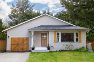 Photo 1: 1016 EDGEWATER Crescent in Squamish: Northyards House for sale : MLS®# R2684586