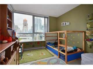 Photo 7: 907 1438 RICHARDS Street in Vancouver: Yaletown Condo for sale in "AZURA ONE" (Vancouver West)  : MLS®# V990481
