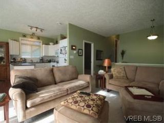 Photo 2: 655 Grenville Ave in VICTORIA: Es Rockheights Half Duplex for sale (Esquimalt)  : MLS®# 504942