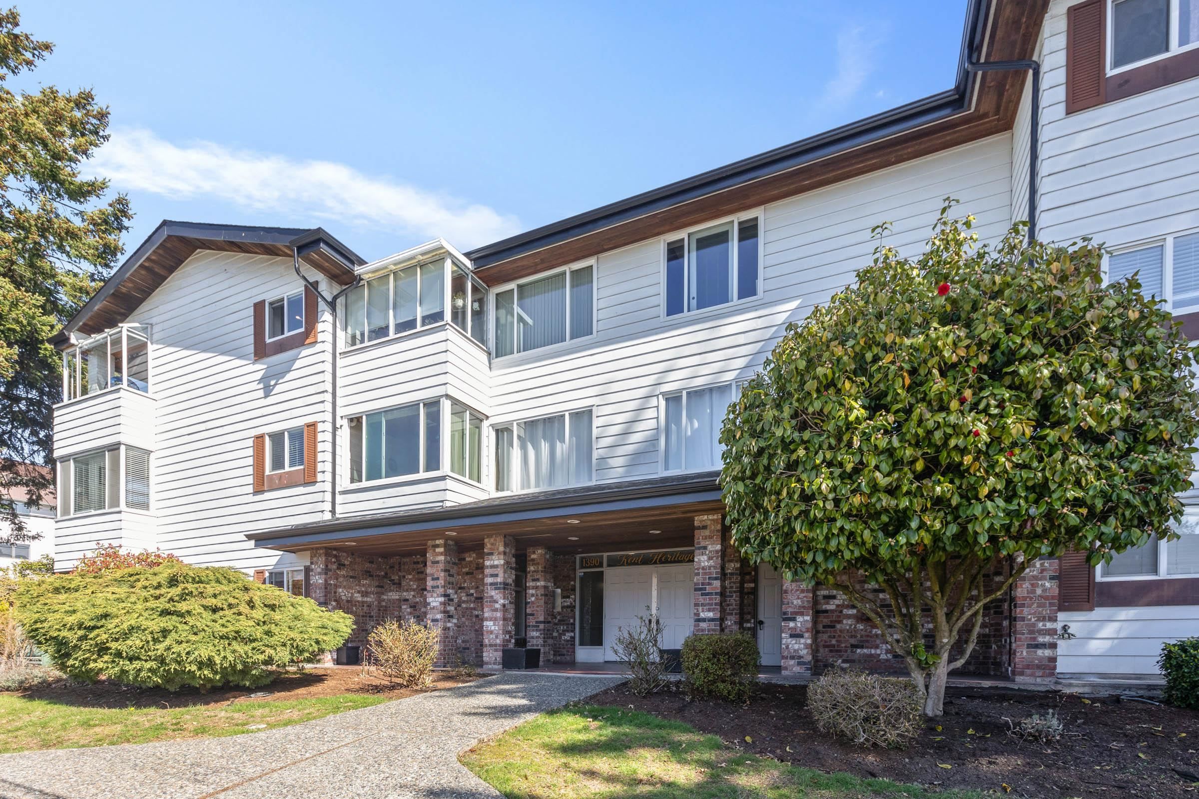 Main Photo: 103 1390 MARTIN Street: White Rock Condo for sale in "Kent Heritage" (South Surrey White Rock)  : MLS®# R2762959