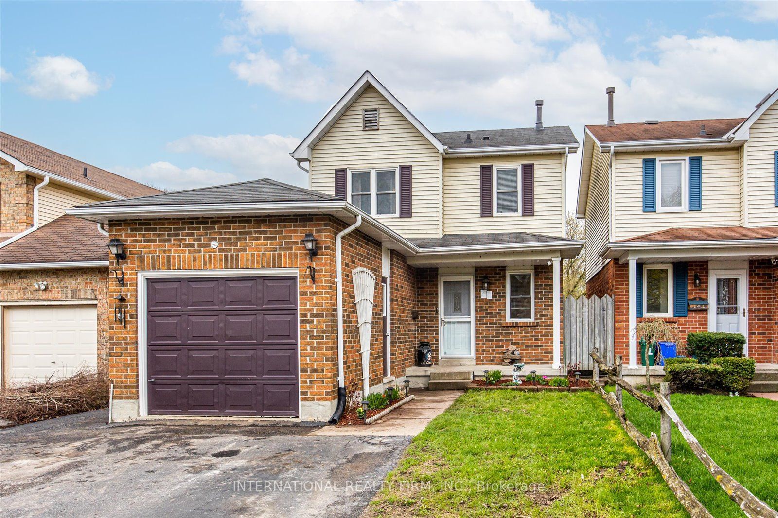 Main Photo: 31 Prout Drive in Clarington: Bowmanville House (2-Storey) for sale : MLS®# E5946404