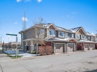 Photo 1: 7 West Coach Manor SW in Calgary: West Springs Row/Townhouse for sale : MLS®# A2129977