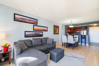 Photo 8: 102 1438 PARKWAY Boulevard in Coquitlam: Westwood Plateau Condo for sale : MLS®# R2342793