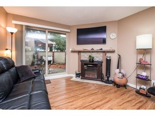 Photo 3: 10531 HOLLY PARK Lane in Surrey: Guildford Townhouse for sale in "HOLLY PARK LANE" (North Surrey)  : MLS®# R2147163