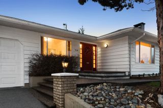Photo 2: 938 LEOVISTA Avenue in North Vancouver: Edgemont House for sale : MLS®# R2751669
