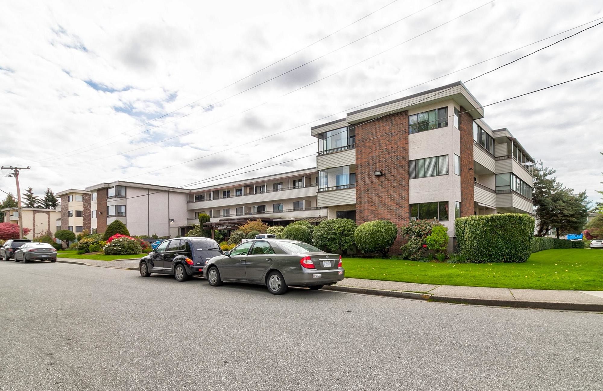 Main Photo: 207 20420 54 Avenue in Langley: Langley City Condo for sale in "Ridgewood Manor" : MLS®# R2776829