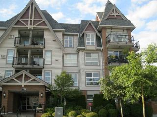 Photo 2: 207 17769 57 Avenue in Surrey: Cloverdale BC Condo for sale in "CLOVER DOWNS ESTATES" (Cloverdale)  : MLS®# R2079598