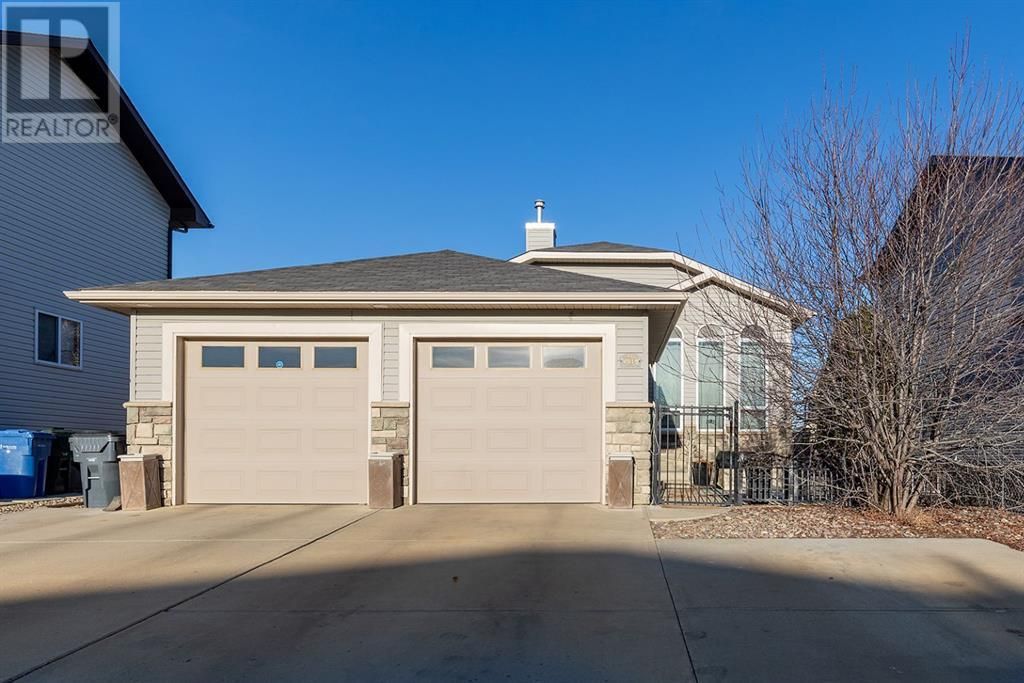 Main Photo: 4919 Southlands Drive SE in Medicine Hat: House for sale : MLS®# A2092432