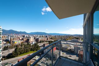 Photo 4: 1901 120 MILROSS Avenue in Vancouver: Downtown VE Condo for sale in "Brighton" (Vancouver East)  : MLS®# R2677007