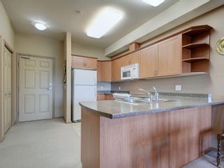 Photo 10: 402 364 Goldstream Ave in Colwood: Co Colwood Corners Condo for sale : MLS®# 887861