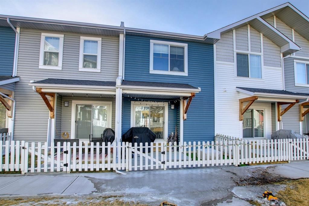Main Photo: 1304 Jumping Pound Common: Cochrane Row/Townhouse for sale : MLS®# A1194685