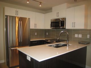 Photo 2: 808 2689 KINGSWAY in Vancouver: Collingwood VE Condo for sale in "SKYWAY TOWER" (Vancouver East)  : MLS®# R2041971