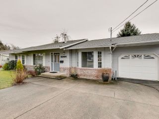 Photo 1: 32964 10TH Avenue in Mission: Mission BC House for sale : MLS®# R2643390