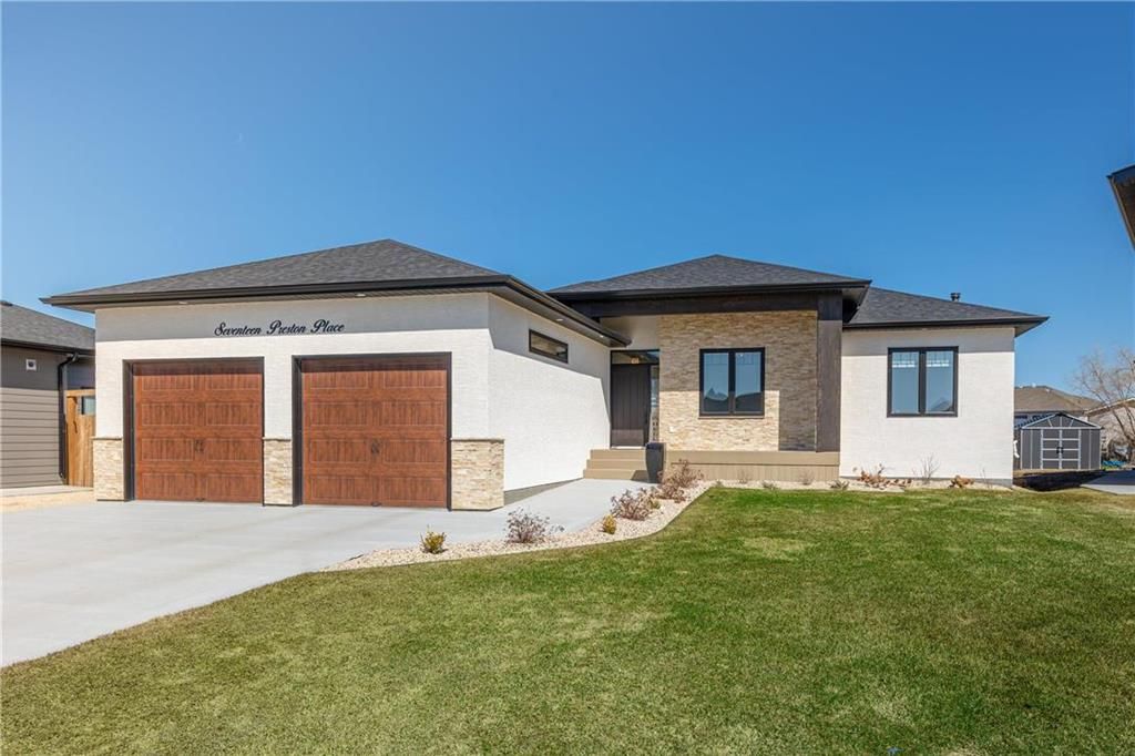 Main Photo: 17 PRESTON Place in Steinbach: R16 Residential for sale : MLS®# 202311802