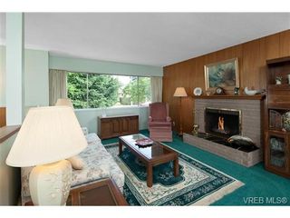 Photo 2: 993 McBriar Ave in VICTORIA: SE Lake Hill House for sale (Saanich East)  : MLS®# 675959