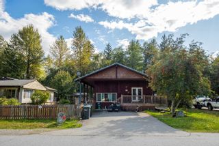 Main Photo: 33 BRACKEN Parkway in Squamish: Brackendale Manufactured Home for sale : MLS®# R2869641