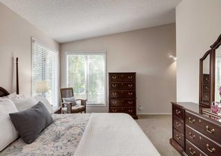 Photo 17: 9236 Oakmount Drive SW in Calgary: Oakridge Detached for sale : MLS®# A2055408