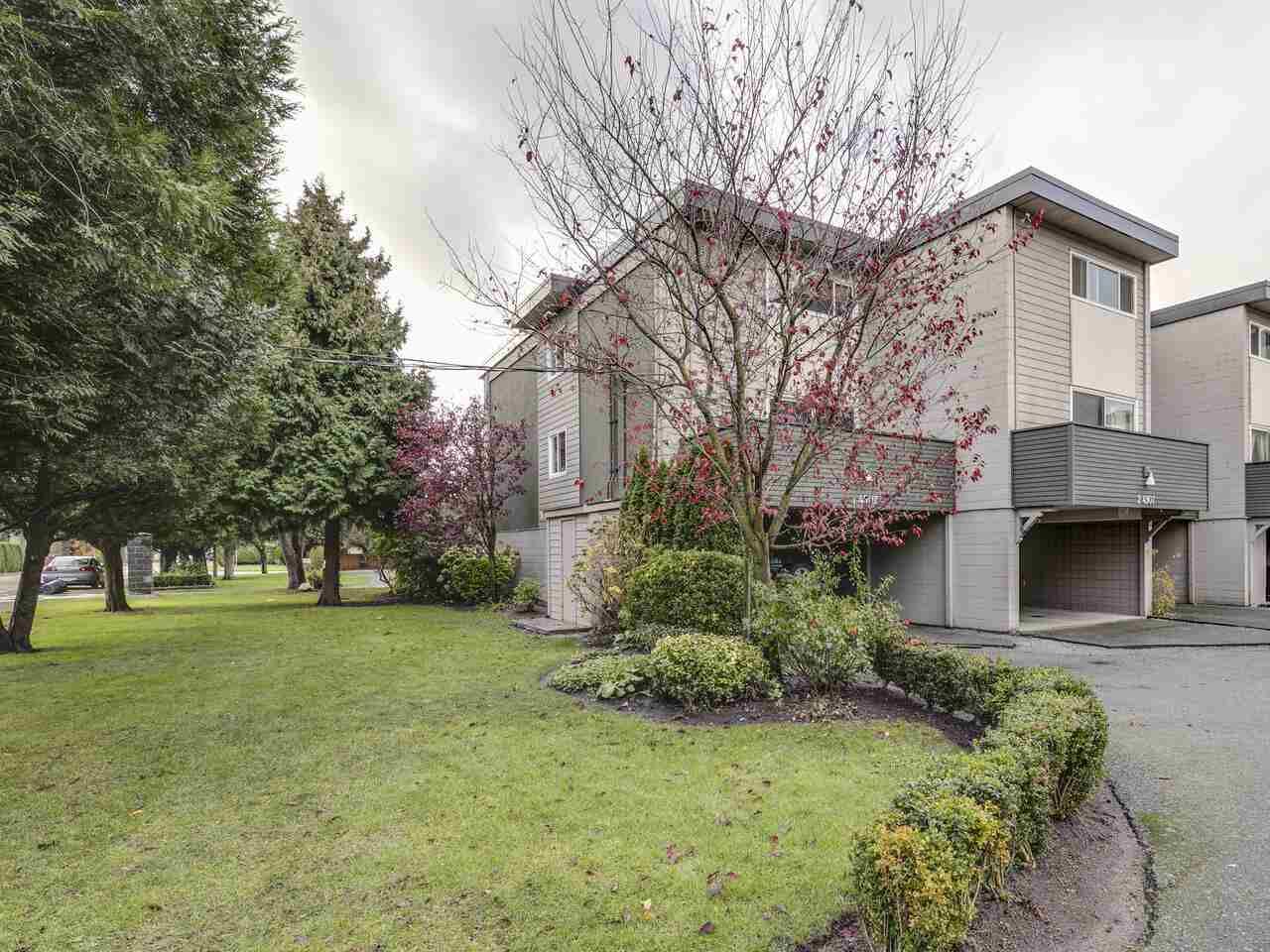 Main Photo: 2 4907 57A Street in Delta: Hawthorne Townhouse for sale in "HAWTHRONE" (Ladner)  : MLS®# R2525615