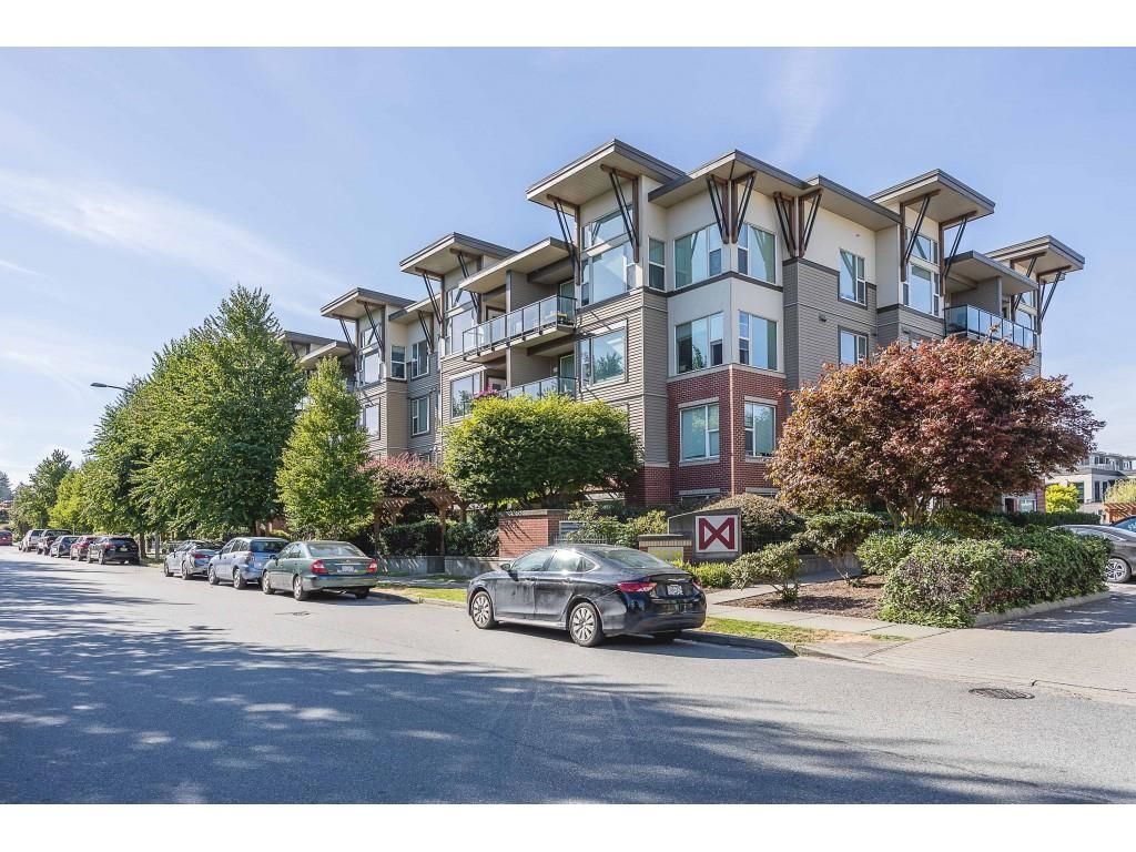 Main Photo: 220 33539 HOLLAND Avenue in Abbotsford: Central Abbotsford Condo for sale in "The Crossing" : MLS®# R2714868