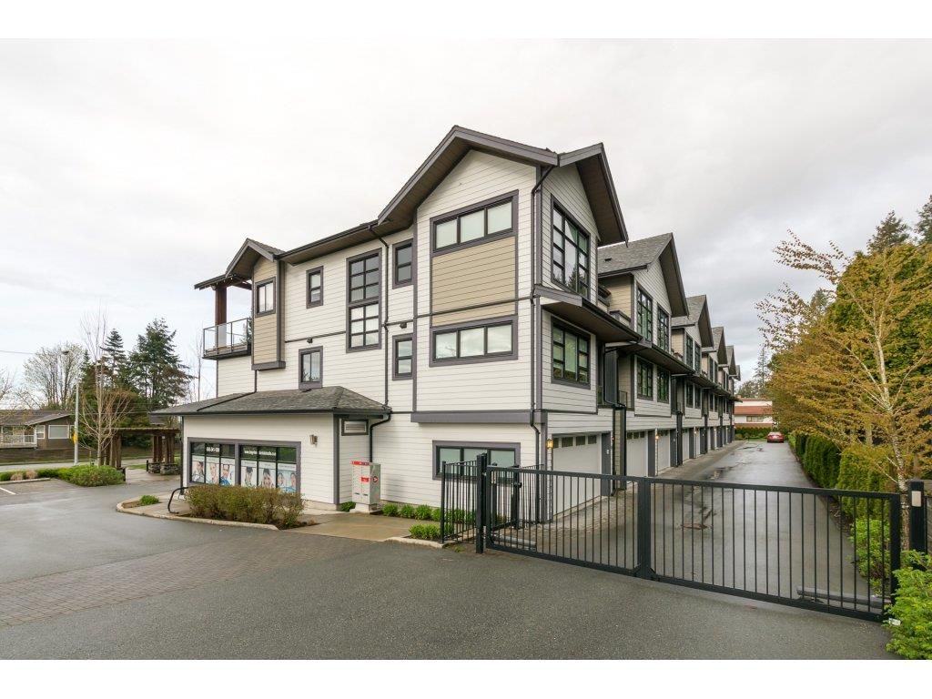 Main Photo: 204 13585 16 Avenue in Surrey: Crescent Bch Ocean Pk. Townhouse for sale in "BAYVIEW TERRACE" (South Surrey White Rock)  : MLS®# R2259176