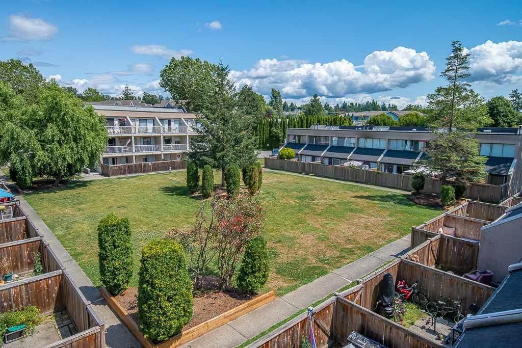 Main Photo: 39 17706 60 Avenue in Surrey: Cloverdale BC Townhouse for sale in "Clover Park Gardens" (Cloverdale)  : MLS®# R2651556