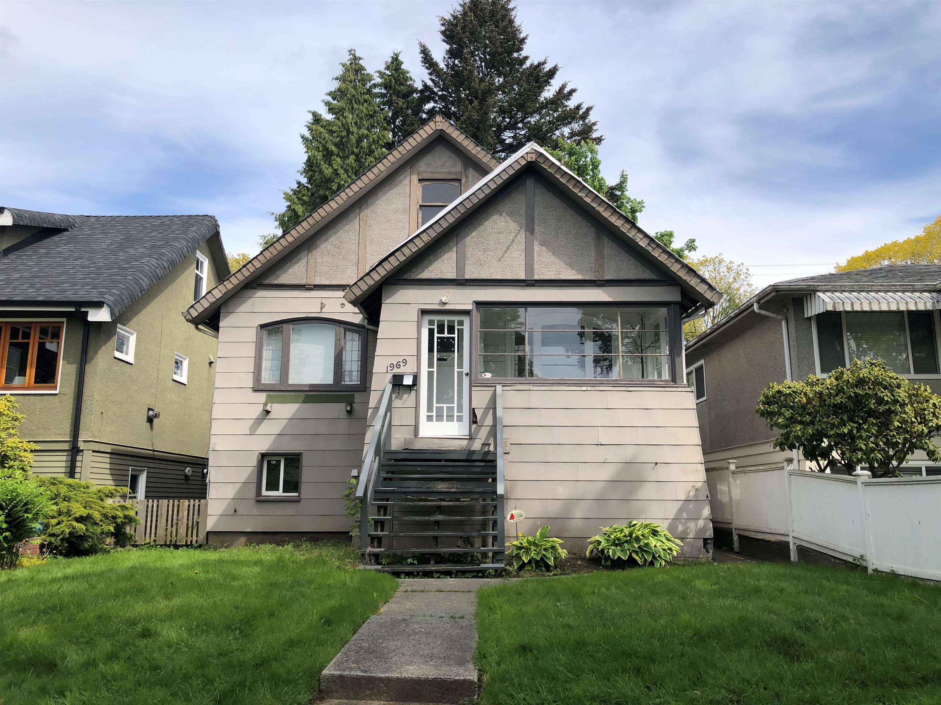Main Photo: 1969 E 8TH Avenue in Vancouver: Grandview Woodland House for sale (Vancouver East)  : MLS®# R2716372