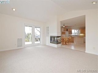 Photo 8: 3459 Waterloo Pl in VICTORIA: SE Mt Tolmie House for sale (Saanich East)  : MLS®# 755573