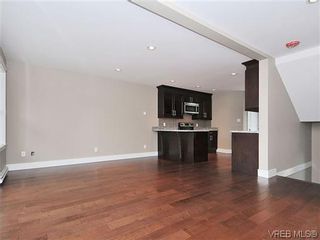 Photo 9: 105 982 Rattanwood Pl in VICTORIA: La Happy Valley Row/Townhouse for sale (Langford)  : MLS®# 625869