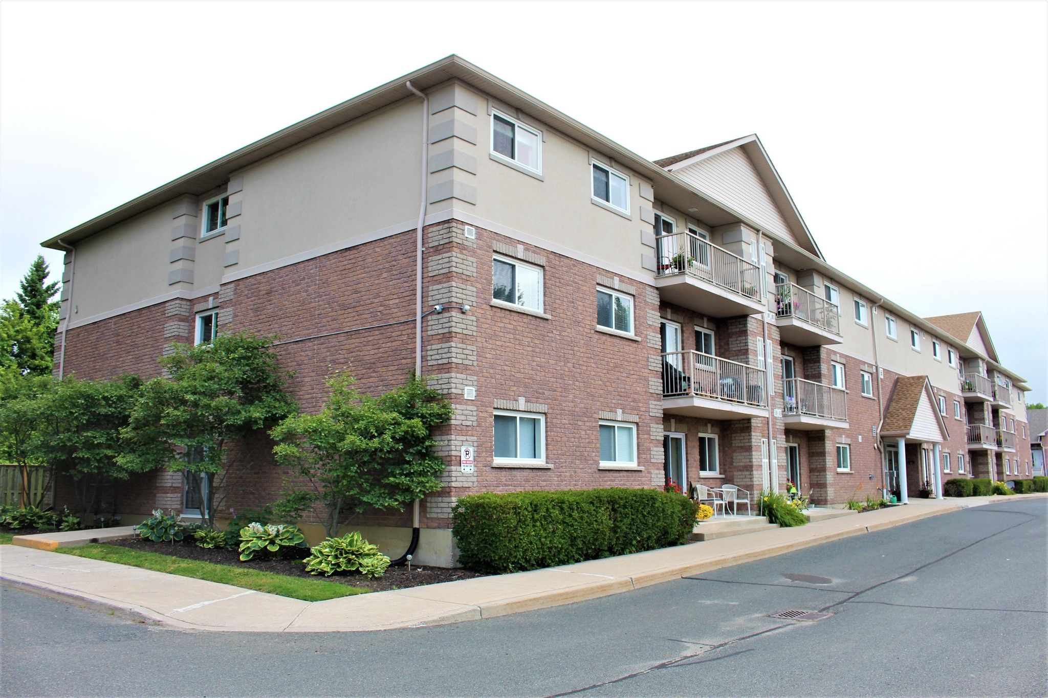 Main Photo: 301 841 Battell Street in Cobourg: Condo for sale : MLS®# 273448