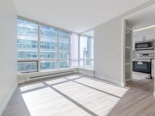 Photo 2: 2308 1166 MELVILLE Street in Vancouver: Coal Harbour Condo for sale in "ORCA PLACE" (Vancouver West)  : MLS®# R2570672