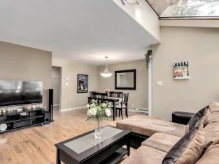 Photo 4: 5737 MAYVIEW Circle in Burnaby: Burnaby Lake Townhouse for sale in "ONE HARBOURLANE" (Burnaby South)  : MLS®# R2778859