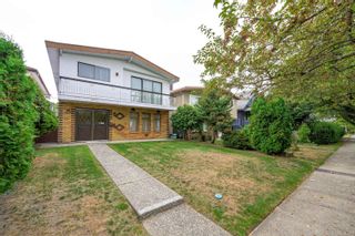 Photo 2: 2072 E 25TH Avenue in Vancouver: Victoria VE House for sale (Vancouver East)  : MLS®# R2816484