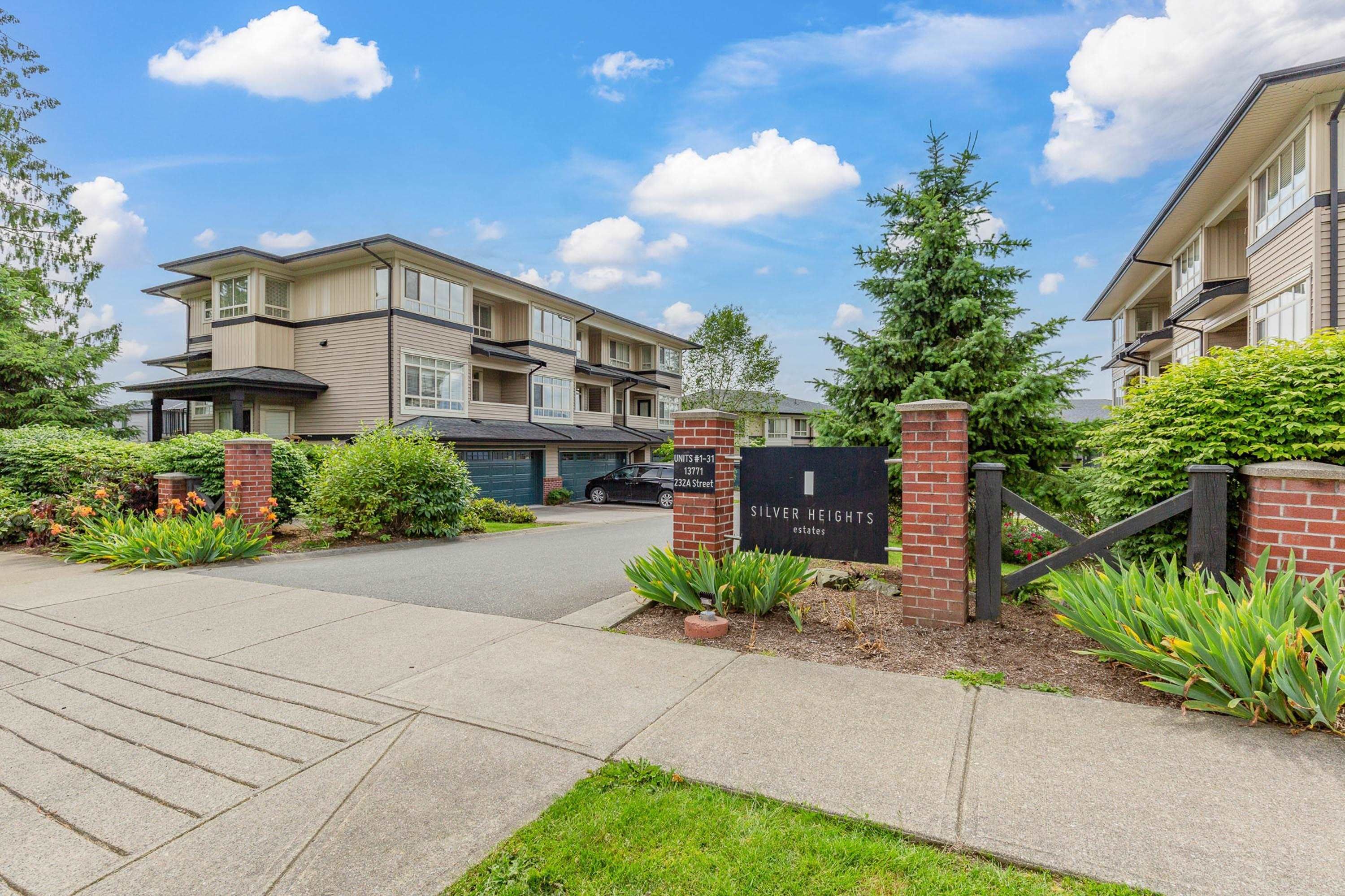 Main Photo: 8 13771 232A Street in Maple Ridge: Silver Valley Townhouse for sale in "Silver Heights Estates" : MLS®# R2733403