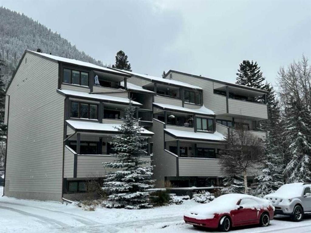 Main Photo: 303 526 Banff Avenue: Banff Apartment for sale : MLS®# A2093640