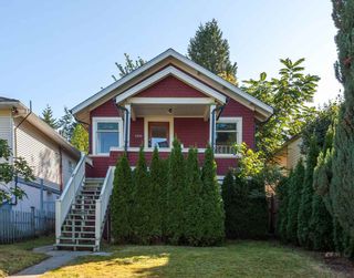 Photo 1: 4550 HARRIET Street in Vancouver: Fraser VE House for sale in "CEDAR COTTAGE" (Vancouver East)  : MLS®# R2209105