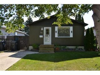 Photo 1: 41 Glenwood Avenue in Saskatoon: Westview Heights Single Family Dwelling for sale (Saskatoon Area 05)  : MLS®# 514341