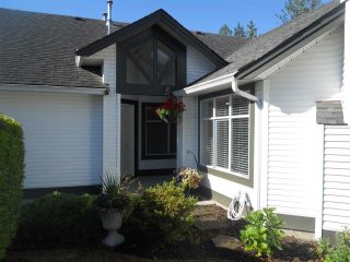 Photo 2: 6 19649 53 Avenue in Langley: Langley City Townhouse for sale in "Huntsfield Green" : MLS®# R2192002