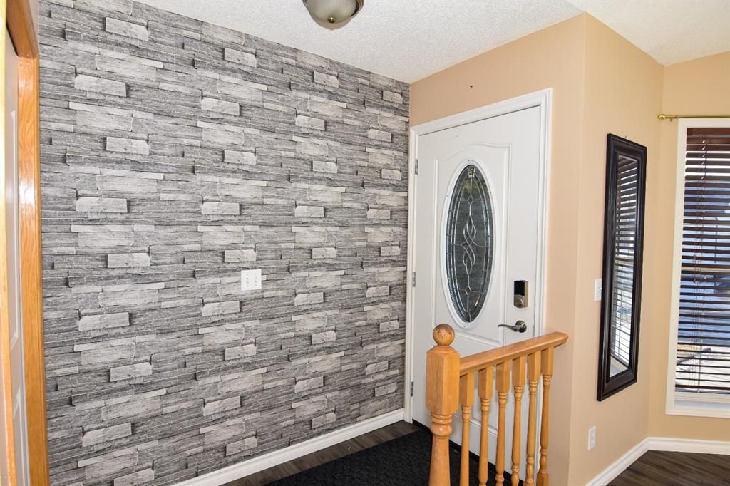 Photo 6: Photos: 80 Somervale Close SW in Calgary: Somerset Detached for sale : MLS®# A1174883