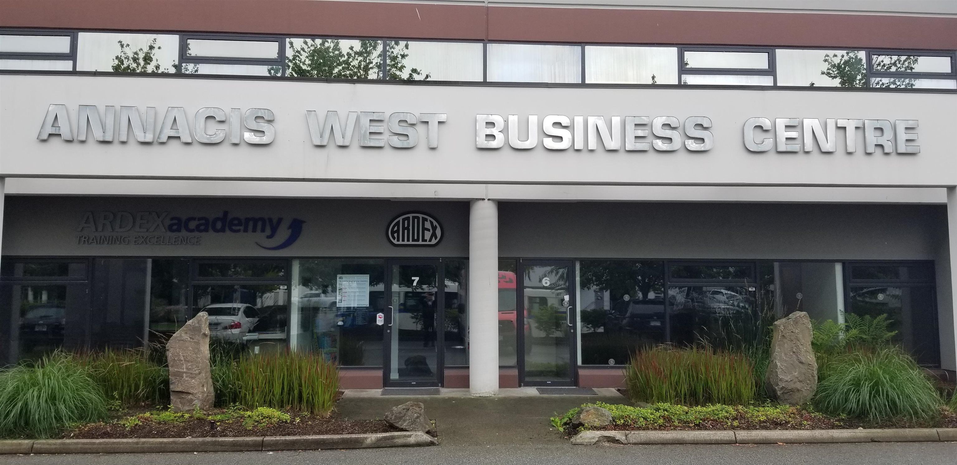 Main Photo: 9-10 1600 DERWENT in Ladner: Annacis Island Industrial for lease in "ANNACIS WEST BUSINESS CENTRE" : MLS®# C8056975
