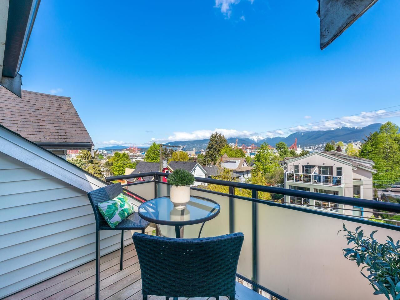 Main Photo: 405 1823 E GEORGIA Street in Vancouver: Hastings Condo for sale in "Georgia Court" (Vancouver East)  : MLS®# R2691918