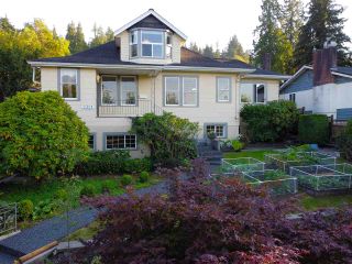 Photo 1: 2321 ST GEORGE Street in Port Moody: Port Moody Centre House for sale : MLS®# R2497458