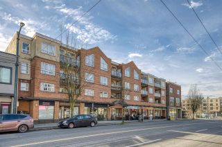 Photo 1: 212 3638 W BROADWAY in Vancouver: Kitsilano Condo for sale in "Coral Court" (Vancouver West)  : MLS®# R2543062