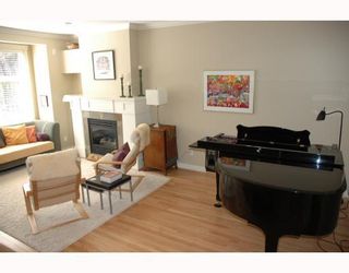 Photo 3: 4662 CAPILANO Road in North_Vancouver: Canyon Heights NV Townhouse for sale in "CANYON LANE" (North Vancouver)  : MLS®# V759165