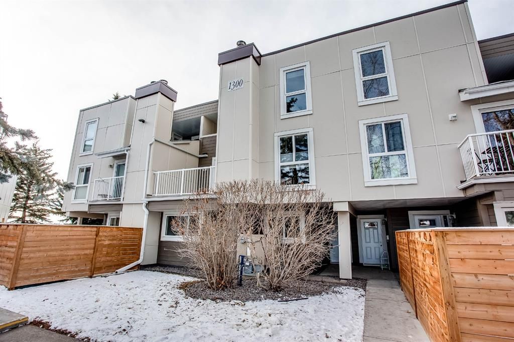 Main Photo: 1309 13104 Elbow Drive SW in Calgary: Canyon Meadows Row/Townhouse for sale : MLS®# A1056730