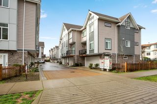 Photo 1: 15 5945 177B Street in Surrey: Cloverdale BC Townhouse for sale in "The Clover" (Cloverdale)  : MLS®# R2639133